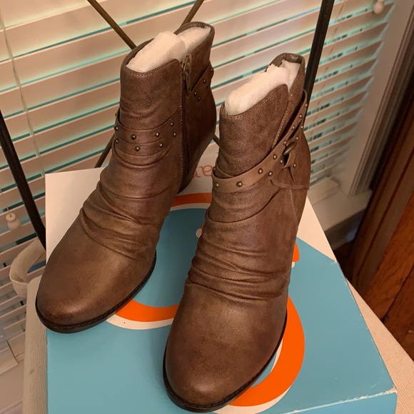 Shoes - Picture 5 of 5